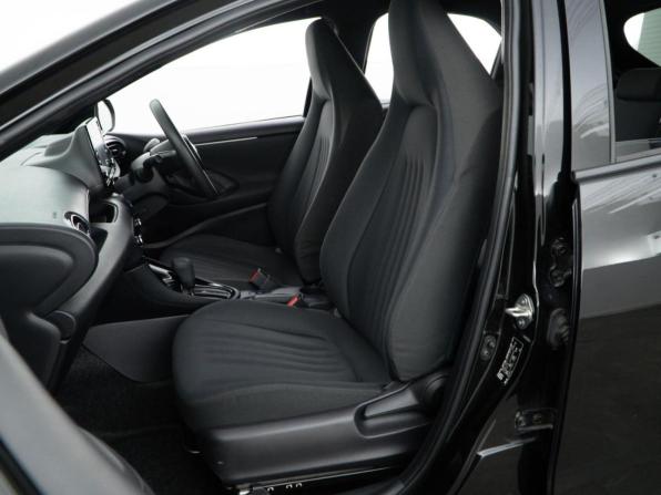 Toyota Yaris IV с пробегом 2021 года, цена 1 249 999 рублей, 74938 км, хэтчбек, Автокод Объявления