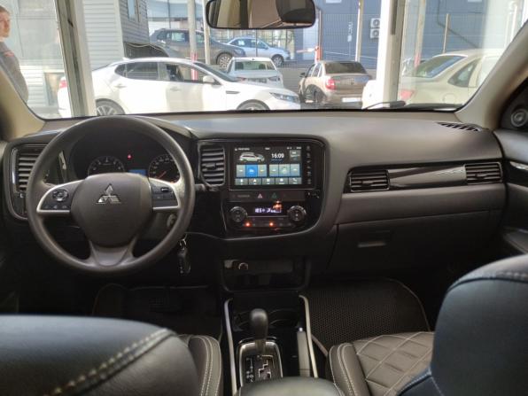 Mitsubishi Outlander III Рестайлинг 3 с пробегом 2022 года, цена 2 360 000 рублей, 60865 км, внедорожник, Автокод Объявления