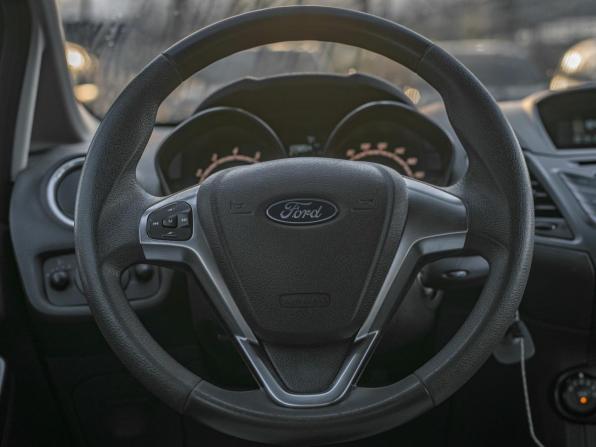 Ford Fiesta Mk6 Рестайлинг с пробегом 2016 года, цена 788 000 рублей, 109693 км, седан, Автокод Объявления