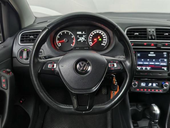 Volkswagen Polo V Рестайлинг с пробегом 2017 года, цена 1 099 000 рублей, 101073 км, седан, Автокод Объявления