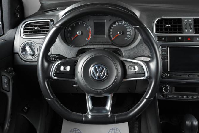 Volkswagen Polo V Рестайлинг с пробегом 2019 года, цена 1 339 000 рублей, 116000 км, седан, Автокод Объявления