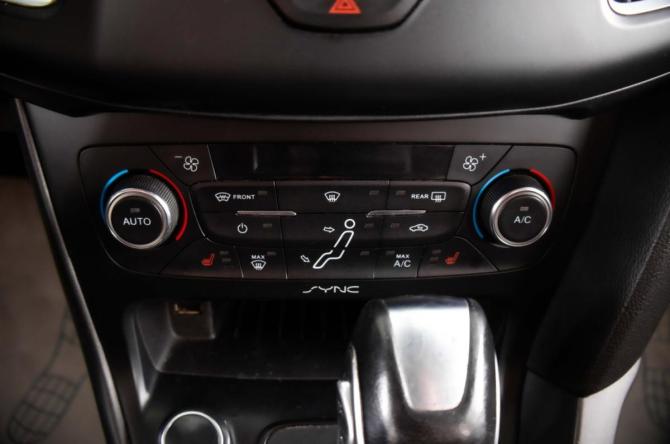 Ford Focus III Рестайлинг с пробегом 2015 года, цена 999 000 рублей, 174280 км, хэтчбек, Автокод Объявления
