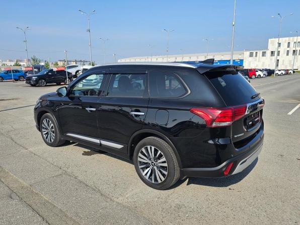 Mitsubishi Outlander III Рестайлинг 3 с пробегом 2020 года, цена 2 349 995 рублей, 122441 км, внедорожник, Автокод Объявления