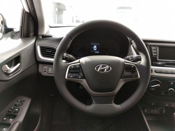 Hyundai Solaris II с пробегом 2018 года, цена 1 420 000 рублей, 136729 км, седан, Автокод Объявления