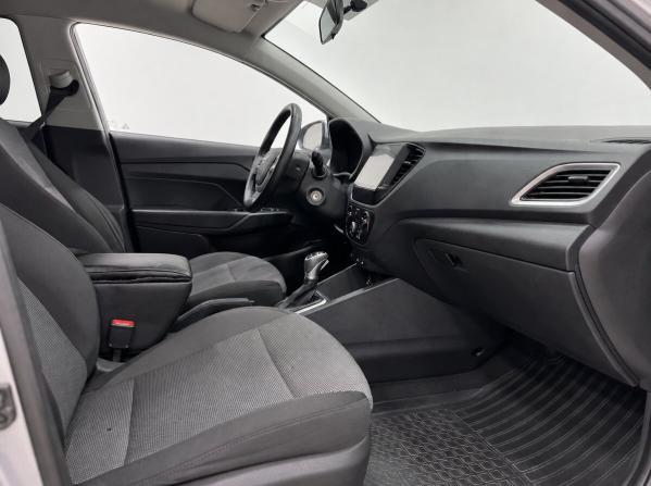 Hyundai Solaris II с пробегом 2017 года, цена 1 299 500 рублей, 140041 км, седан, Автокод Объявления