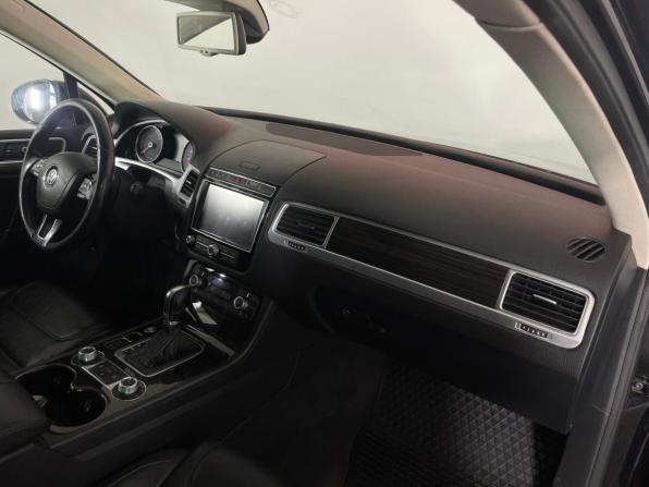 Volkswagen Touareg II Рестайлинг с пробегом 2015 года, цена 2 365 000 рублей, 267100 км, внедорожник, Автокод Объявления
