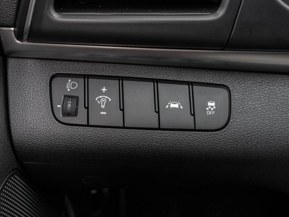 Hyundai Avante VI Рестайлинг с пробегом 2019 года, цена 1 699 000 рублей, 104916 км, седан, Автокод Объявления