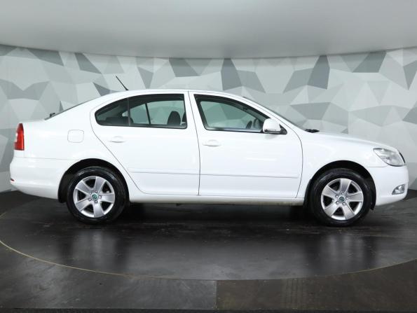 Skoda Octavia II (A5) Рестайлинг с пробегом 2013 года, цена 949 000 рублей, 87671 км, лифтбек, Автокод Объявления