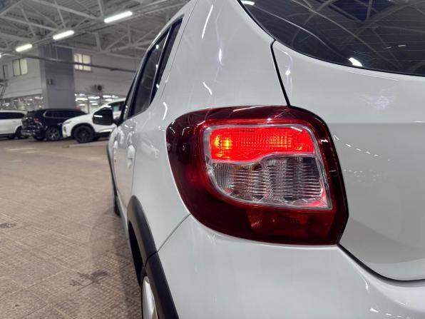 Renault Sandero II Рестайлинг с пробегом 2021 года, цена 1 190 000 рублей, 101216 км, хэтчбек, Автокод Объявления