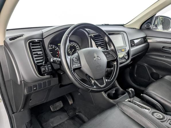 Mitsubishi Outlander III Рестайлинг 2 с пробегом 2015 года, цена 1 795 000 рублей, 158255 км, внедорожник, Автокод Объявления