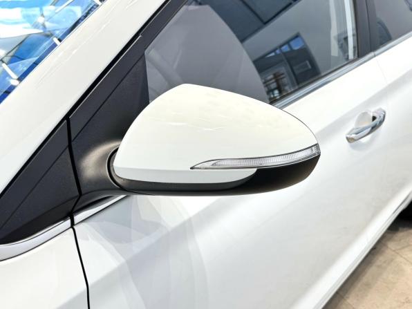 Hyundai Solaris II с пробегом 2017 года, цена 1 345 000 рублей, 163250 км, седан, Автокод Объявления