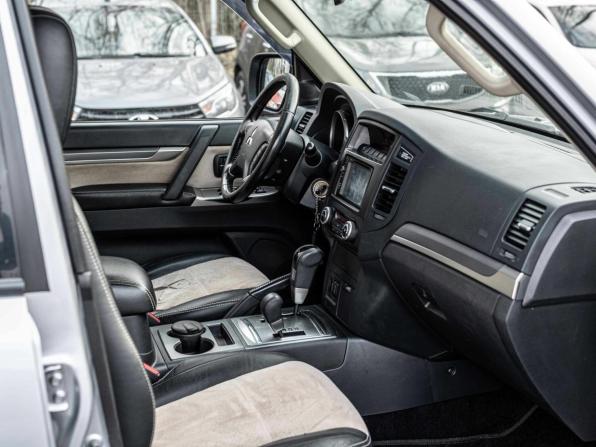 Mitsubishi Pajero IV Рестайлинг 1 с пробегом 2012 года, цена 1 900 000 рублей, 180598 км, внедорожник, Автокод Объявления
