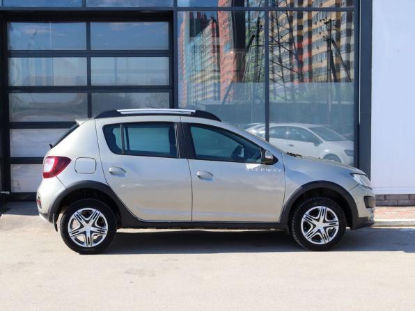 Renault Sandero II с пробегом 2017 года, цена 896 000 рублей, 100000 км, хэтчбек, Автокод Объявления