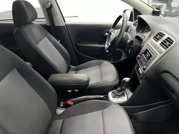 Volkswagen Polo V Рестайлинг с пробегом 2018 года, цена 950 000 рублей, 208708 км, седан, Автокод Объявления