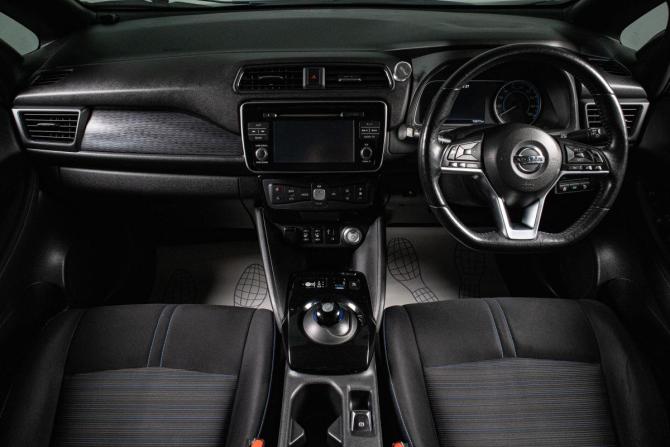 Nissan Leaf II (ZE1) с пробегом 2018 года, цена 1 409 000 рублей, 74800 км, хэтчбек, Автокод Объявления