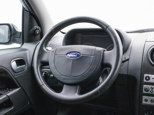 Ford Fusion I Рестайлинг с пробегом 2005 года, цена 398 000 рублей, 142637 км, хэтчбек, Автокод Объявления