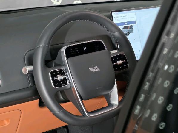 Li Auto (Lixiang) L9 I Рестайлинг с пробегом 2024 года, цена 8 800 000 рублей, 17 км, внедорожник, Автокод Объявления