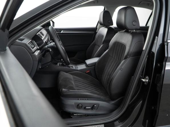 Skoda Superb III Рестайлинг с пробегом 2021 года, цена 2 050 077 рублей, 247188 км, лифтбек, Автокод Объявления