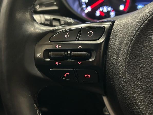 Kia Rio IV с пробегом 2019 года, цена 1 550 000 рублей, 87300 км, хэтчбек, Автокод Объявления