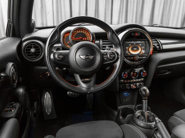Mini Hatch III (F55/F56) с пробегом 2016 года, цена 2 680 000 рублей, 73290 км, хэтчбек, Автокод Объявления