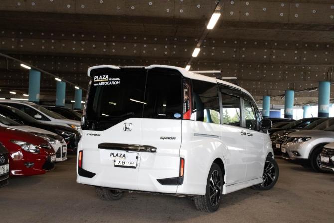 Honda Stepwgn V с пробегом 2016 года, цена 1 899 000 рублей, 137464 км, минивэн, Автокод Объявления