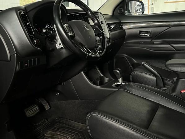 Mitsubishi Outlander III Рестайлинг 2 с пробегом 2016 года, цена 1 860 000 рублей, 113117 км, внедорожник, Автокод Объявления