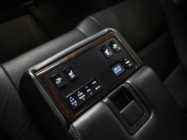 Toyota Camry VII (XV50) Рестайлинг с пробегом 2016 года, цена 2 370 300 рублей, 99706 км, седан, Автокод Объявления