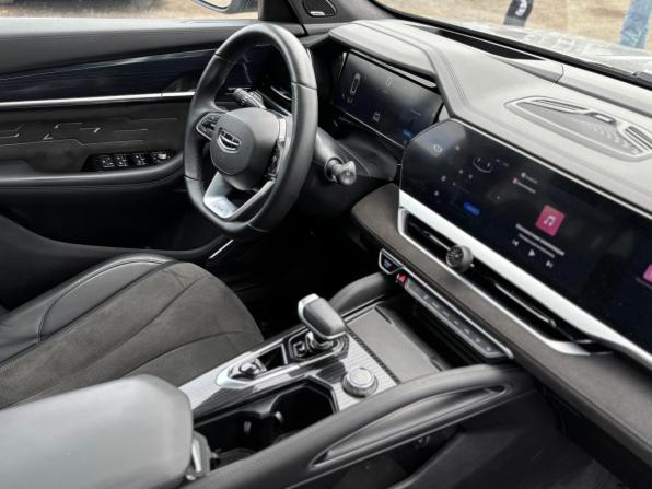 Geely Monjaro I с пробегом 2024 года, цена 3 310 000 рублей, 55707 км, внедорожник, Автокод Объявления