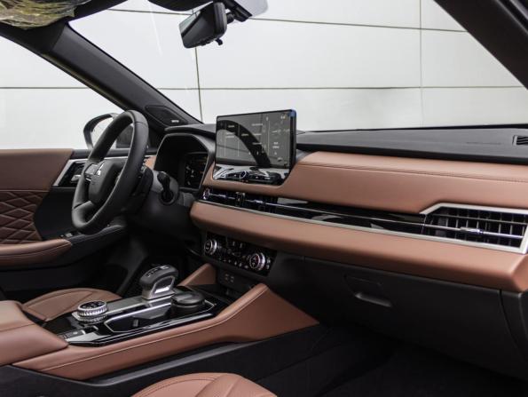 Mitsubishi Outlander IV Рестайлинг с пробегом 2025 года, цена 6 810 000 рублей, 15 км, внедорожник, Автокод Объявления