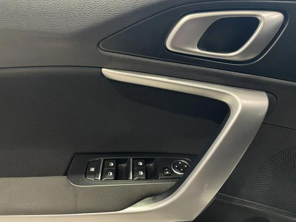Kia Ceed III с пробегом 2021 года, цена 1 319 000 рублей, 368447 км, универсал, Автокод Объявления