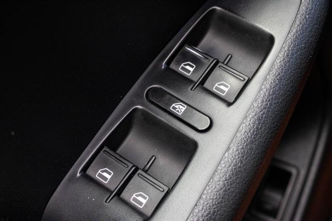 Volkswagen Jetta VI с пробегом 2012 года, цена 890 000 рублей, 253189 км, седан, Автокод Объявления