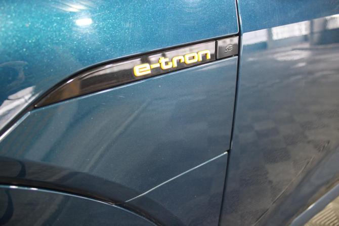 Audi e-tron I с пробегом 2020 года, цена 4 699 000 рублей, 79350 км, внедорожник, Автокод Объявления