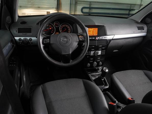 Opel Astra H Рестайлинг с пробегом 2011 года, цена 819 000 рублей, 107596 км, седан, Автокод Объявления