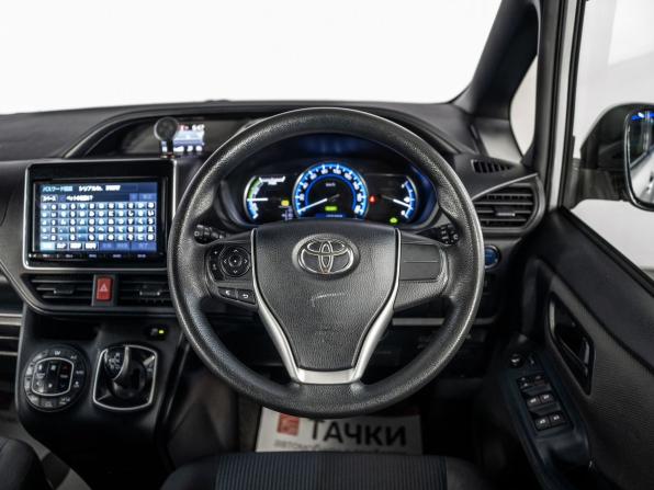 Toyota Voxy III (R80) Рестайлинг с пробегом 2017 года, цена 1 825 000 рублей, 133792 км, минивэн, Автокод Объявления