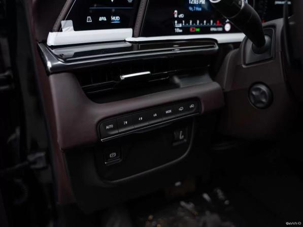 Cadillac Escalade V с пробегом 2024 года, цена 23 500 000 рублей, 18 км, внедорожник, Автокод Объявления