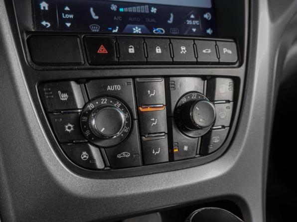 Opel Astra J Рестайлинг с пробегом 2014 года, цена 899 000 рублей, 187884 км, хэтчбек, Автокод Объявления