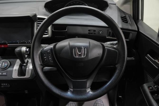Honda Freed I Рестайлинг с пробегом 2013 года, цена 1 139 000 рублей, 201000 км, компактвэн, Автокод Объявления
