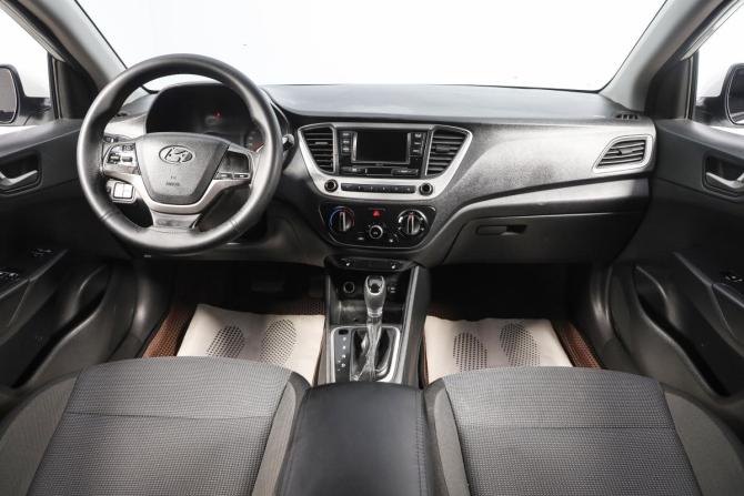Hyundai Solaris II с пробегом 2017 года, цена 979 000 рублей, 156001 км, седан, Автокод Объявления