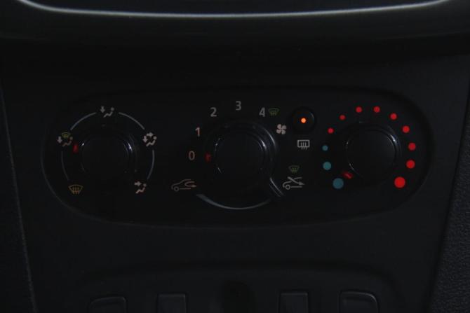 Renault Logan II с пробегом 2014 года, цена 676 300 рублей, 138000 км, седан, Автокод Объявления