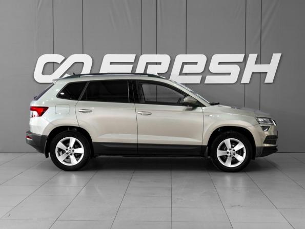 Skoda Karoq I с пробегом 2021 года, цена 2 598 000 рублей, 52158 км, внедорожник, Автокод Объявления