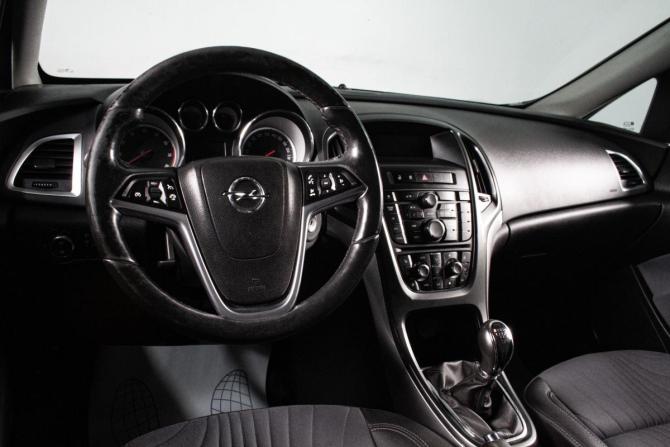 Opel Astra J Рестайлинг с пробегом 2013 года, цена 729 000 рублей, 270000 км, седан, Автокод Объявления