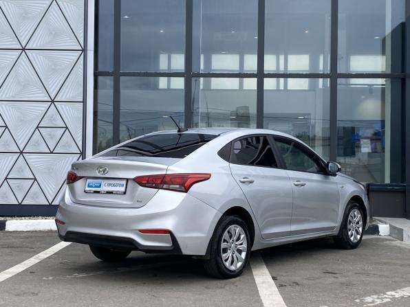 Hyundai Solaris II с пробегом 2017 года, цена 1 099 000 рублей, 178294 км, седан, Автокод Объявления