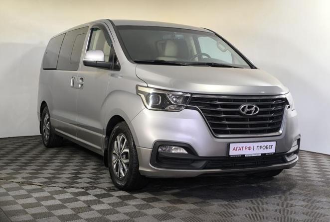 Hyundai H-1 II Рестайлинг 2 с пробегом 2018 года, цена 2 550 000 рублей, 200529 км, минивэн, Автокод Объявления