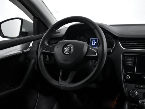 Skoda Octavia III (A7) Рестайлинг с пробегом 2018 года, цена 2 050 000 рублей, 89948 км, лифтбек, Автокод Объявления