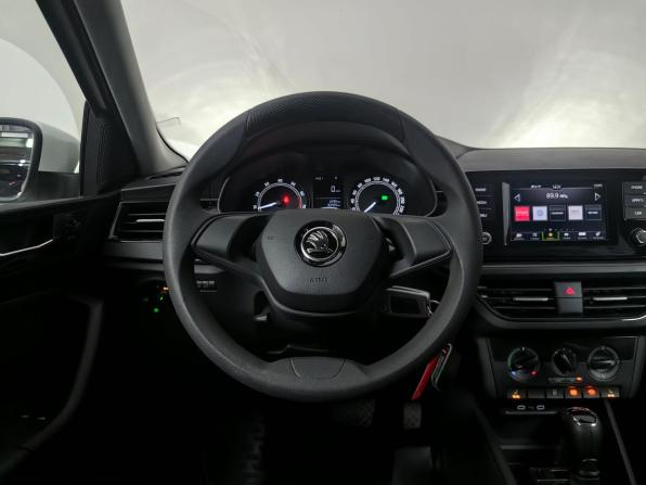 Skoda Rapid II с пробегом 2021 года, цена 1 592 000 рублей, 93454 км, лифтбек, Автокод Объявления