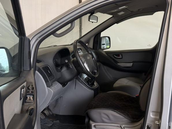 Hyundai H-1 II с пробегом 2011 года, цена 950 000 рублей, 220905 км, минивэн, Автокод Объявления