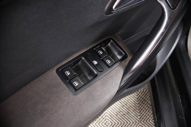 Volkswagen Polo V с пробегом 2011 года, цена 699 000 рублей, 196258 км, седан, Автокод Объявления