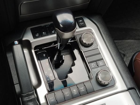 Toyota Land Cruiser 200 Series Рестайлинг 2 с пробегом 2016 года, цена 5 499 000 рублей, 181195 км, внедорожник, Автокод Объявления