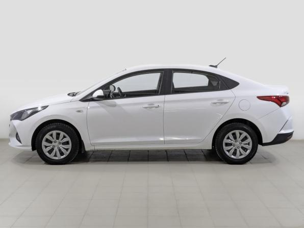 Hyundai Solaris II Рестайлинг с пробегом 2022 года, цена 1 690 000 рублей, 51771 км, седан, Автокод Объявления