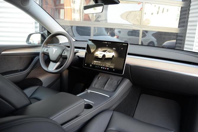 Tesla Model Y I с пробегом 2022 года, цена 3 595 000 рублей, 84750 км, внедорожник, Автокод Объявления